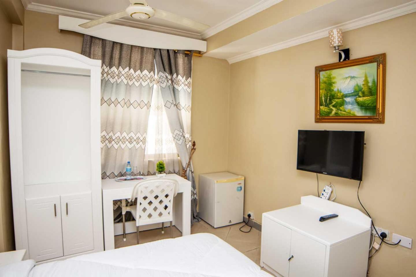 Hotel Kingdom موانزا المظهر الخارجي الصورة