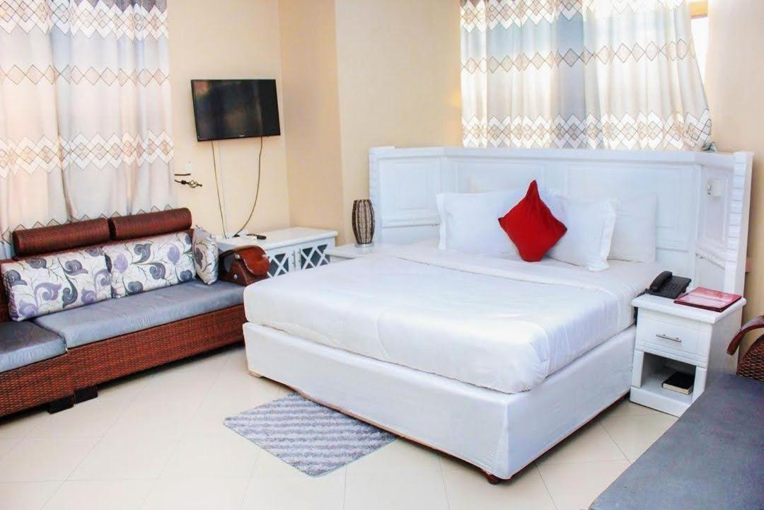 Hotel Kingdom موانزا المظهر الخارجي الصورة